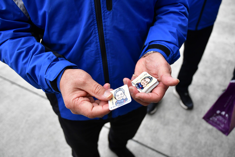 「運転が上手くなる！」ステッカー。似顔絵入り