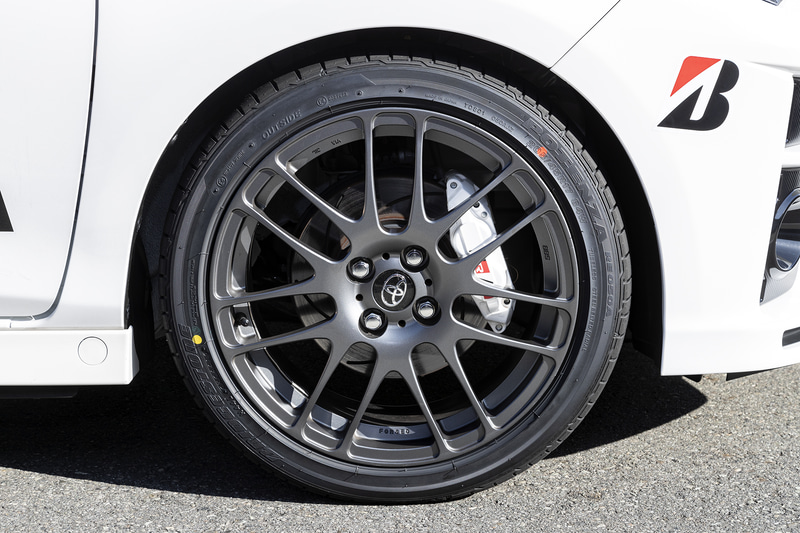 標準装着タイヤ想定として「RE050A」