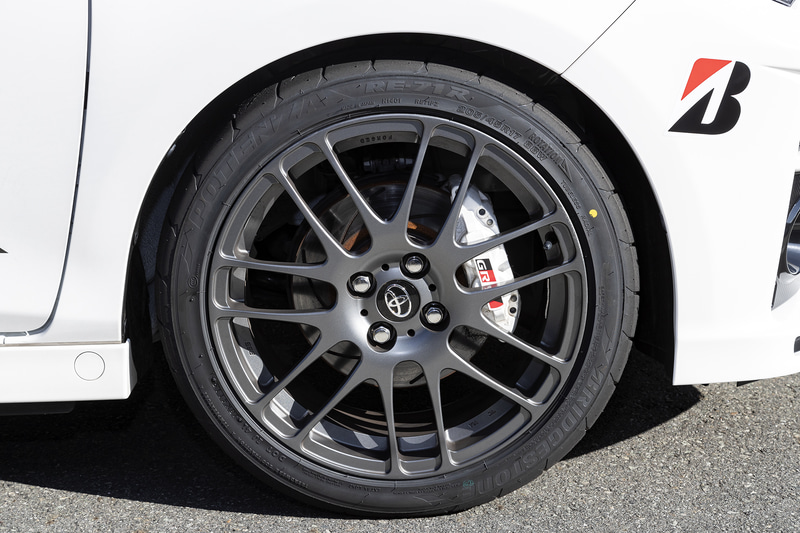 スポーツタイヤとして「RE-71R」