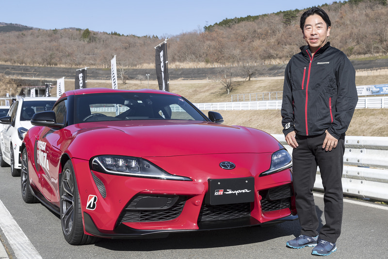 タイヤに詳しいモータージャーナリストとして知られる石井昌道氏。今回はインストラクターを務めていた