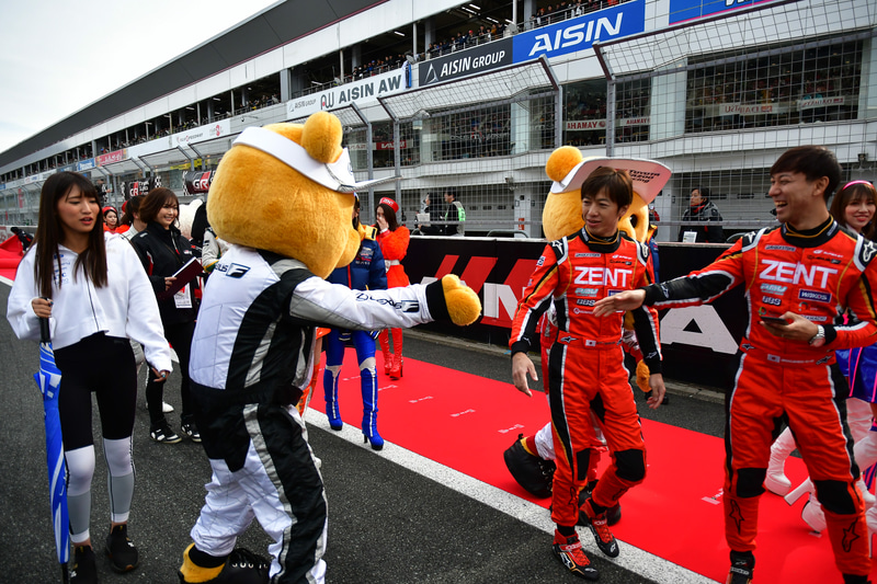 そこへ、いつもSUPER GTで一緒に戦っているレクサス くま吉登場