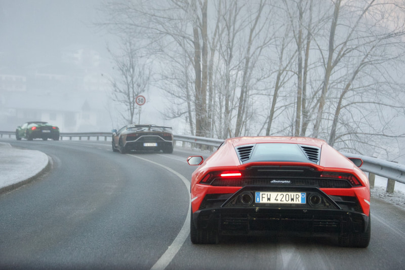 高速道路を下りた一般道にはわずかながら雪が見受けられた