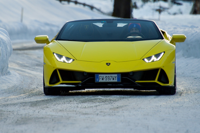 体にフィットするバケットシートとシートヒーターで、オープンでも快適にドライブできた