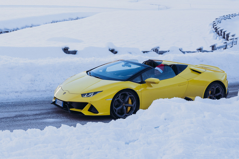 体にフィットするバケットシートとシートヒーターで、オープンでも快適にドライブできた