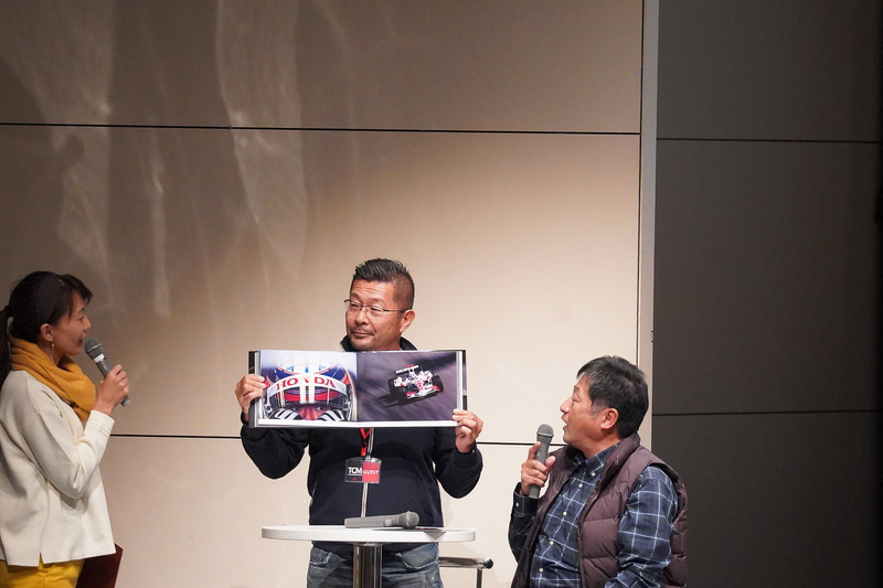 佐藤琢磨選手の勇姿も収録