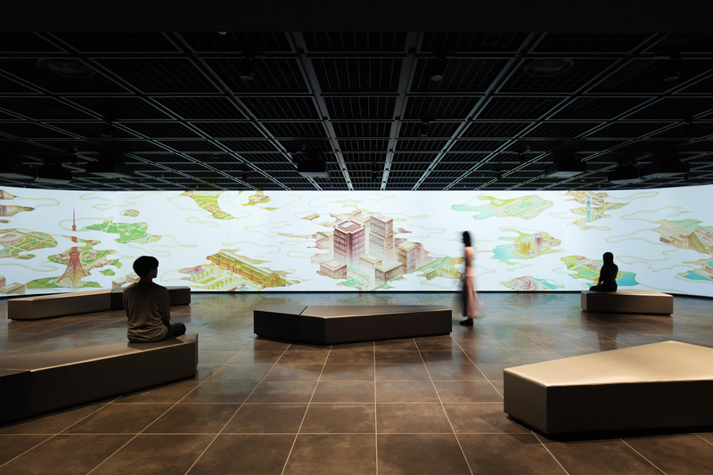 30mの巨大スクリーンと3Dサウンドが、来客をお出迎え