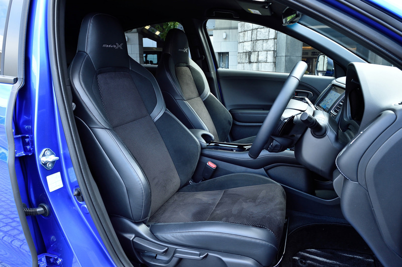 初めてフレームから設計したセミバケットシート