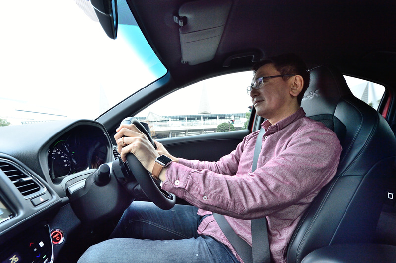 新開発のシートは体がズレないので長距離でも疲れにくい