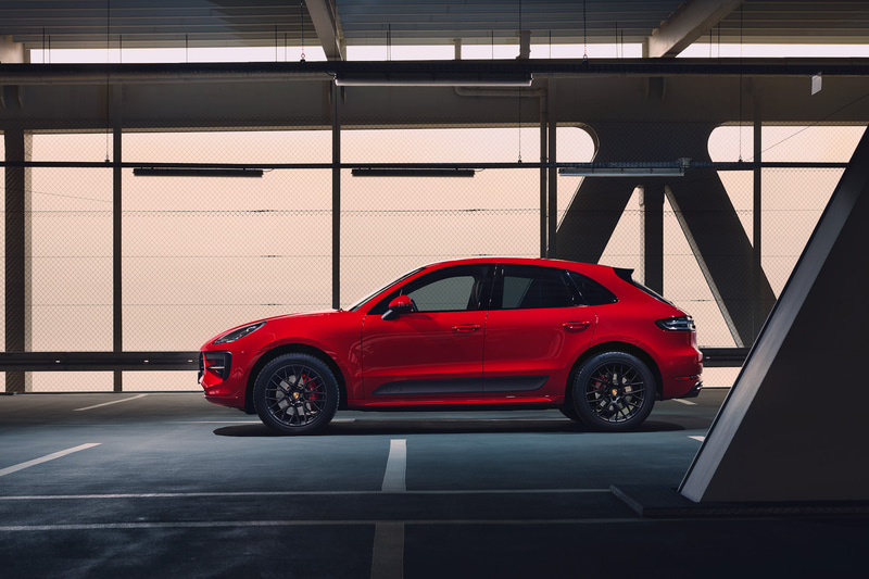 新型マカンGTSは最高出力280kW（380PS）、最大トルク520Nmを発生するV型6気筒2.9リッターターボエンジンを搭載。ボディサイズは4686×1926×1609mm（全長×全幅×全高）、ホイールベースは2807mm（数値は欧州仕様）