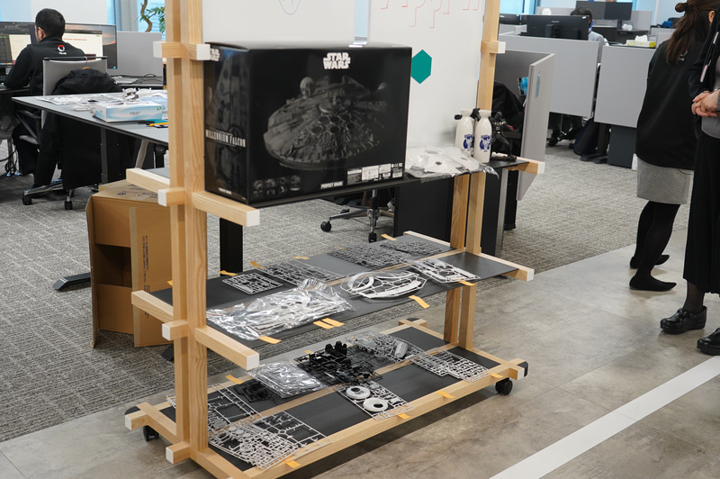 オフィスの内部。スターウォーズは自動運転とあまり関係なさそうだが……