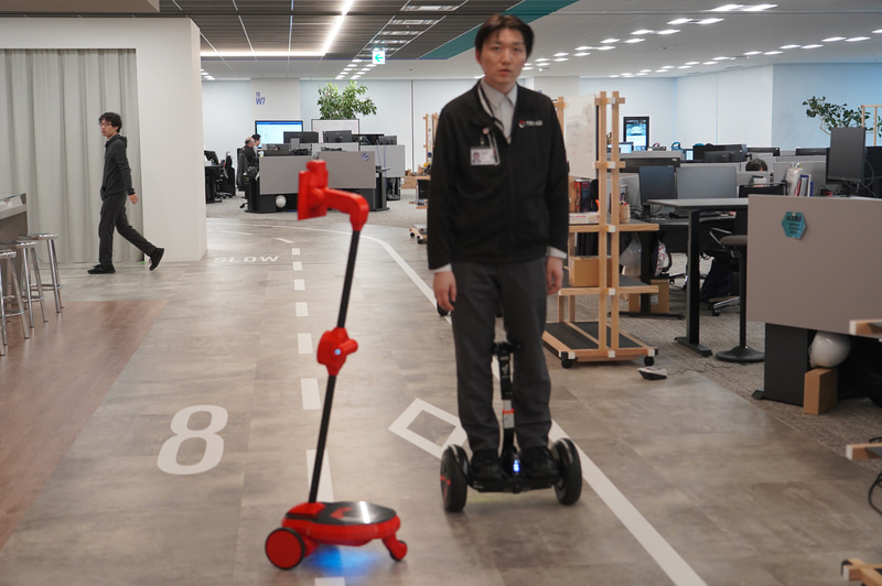 オフィスの内部。スターウォーズは自動運転とあまり関係なさそうだが……