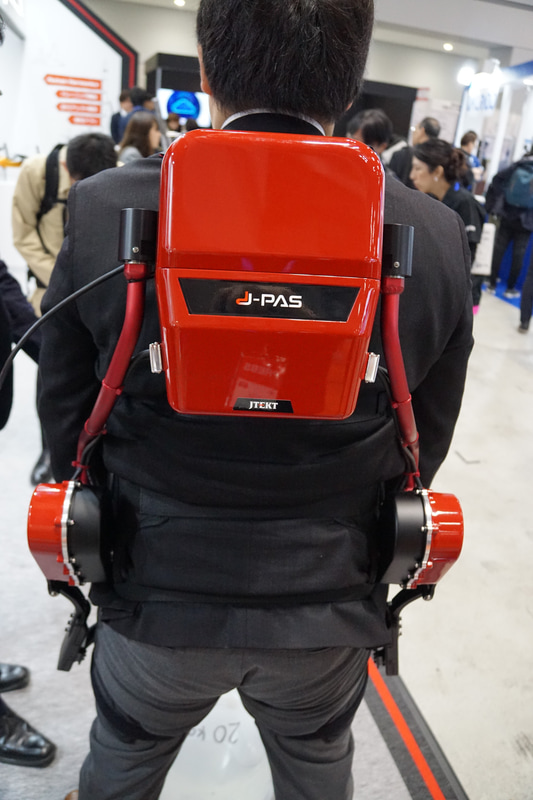 パワーアシストスーツ J-PASシリーズ第2弾「J-PAS LUMBUS （ジェイパスランバス）」の体験ができるジェイテクトブース