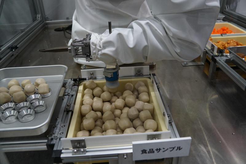 3次元ビジョンセンサーを活用したピッキング作業のデモを行なった三菱電機ブース