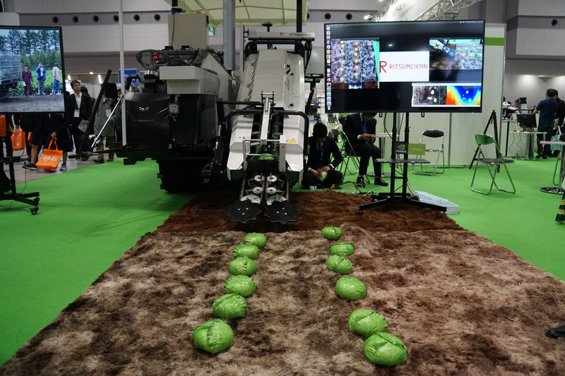 AIやロボット技術を活用したスマート農業を紹介するブース