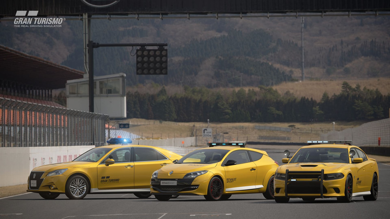 「グランツーリスモSPORT」12月アップデートで追加された「トヨタ クラウン Athlete G Safety Car（N300）」（左）、「ルノー・スポールメガーヌ R.S. Trophy Safety Car（N300）」（中央）、「ダッジ チャージャー SRT Hellcat Safety Car（N700）」（右）