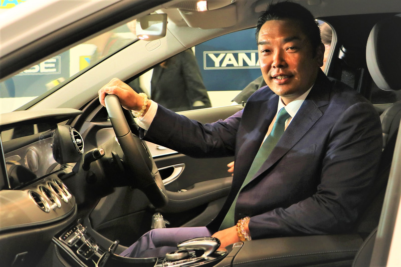 早くも運転席に乗り込み、思わず笑顔がこぼれる阿部氏