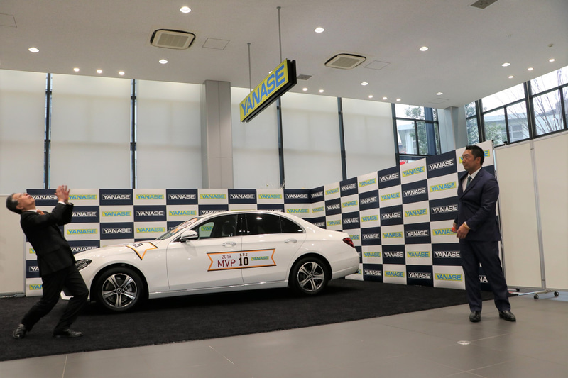 さすが剛腕スラッガーの阿部氏。初球で見事ホームラン