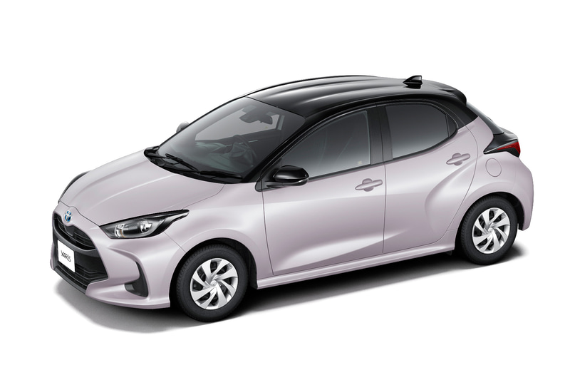 「ブラック×アイスピンクメタリック」（7万7000円高）