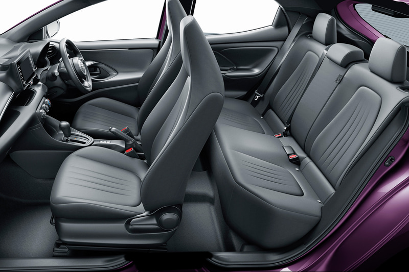 X（1.5リッター車）の車内。内装色はブラック