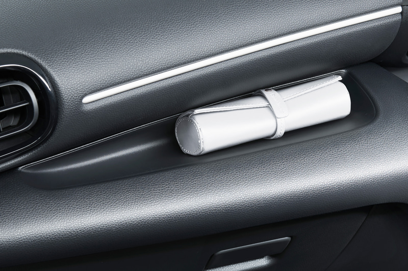 車内の収納スペースも豊富に用意する