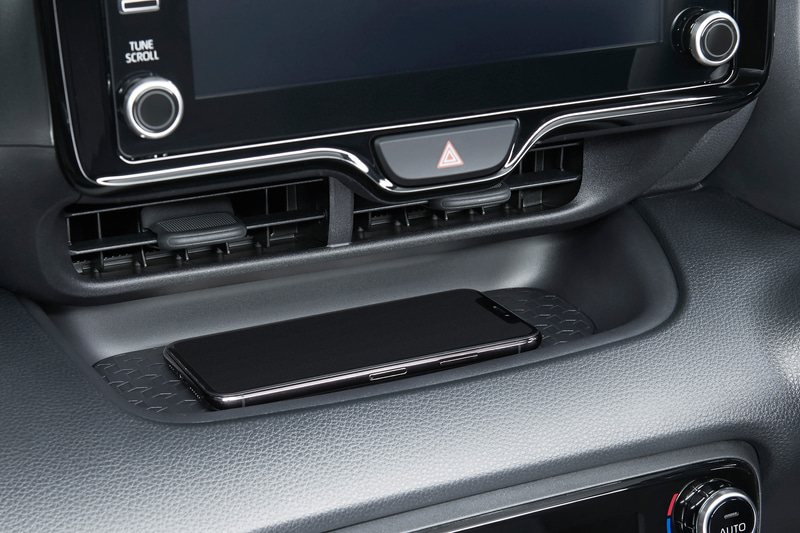 車内の収納スペースも豊富に用意する