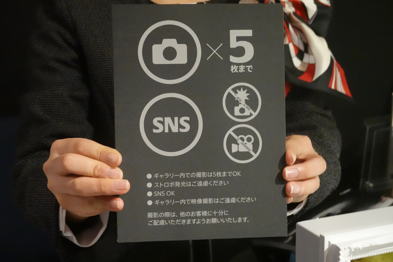 会場での撮影は5枚までOK。SNSにシェアもOKだ。熱田カメラマンは「じっくり見て、5枚選んで投稿する写真展（笑）」と語っていた