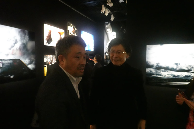 するとそこへ、日産/NISMOのアンバサダー 柿元邦彦氏が登場。秘密の会話……？