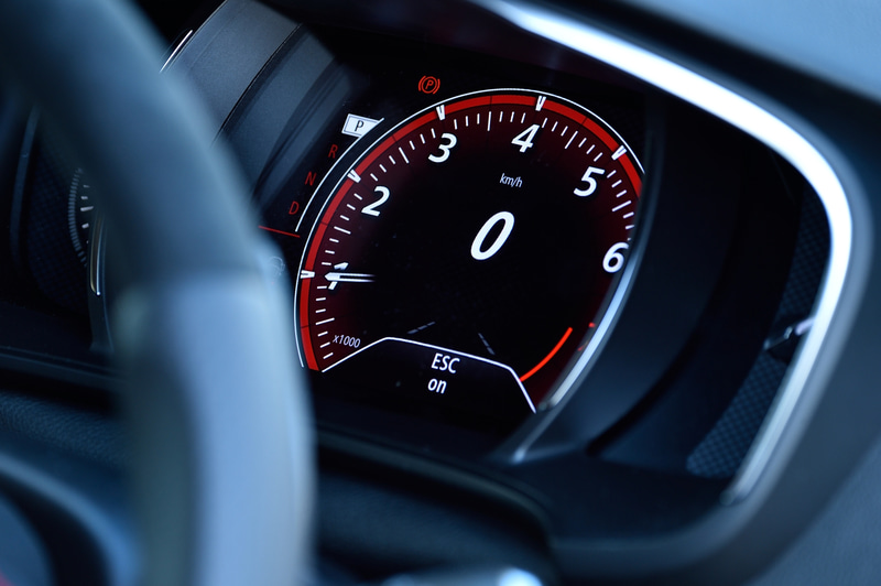 ルノー マルチセンスでモード変更を行なうと、メーターパネルの表示も変化する