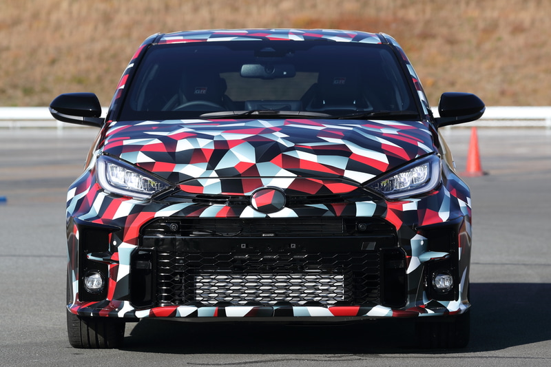 これは、新型ヤリスベースのGR ヤリス プロトタイプ。ルーフはSMCになるので、カーボンカラーになる予定とのこと