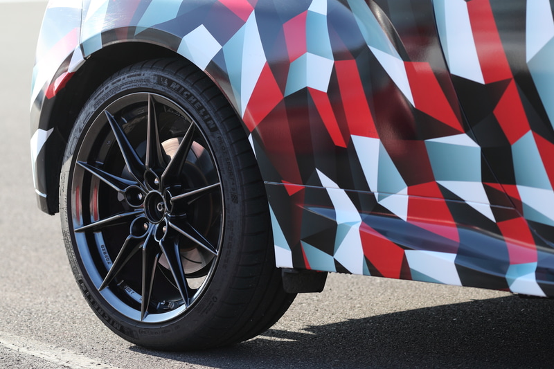 GR ヤリス プロトタイプのタイヤは、225/40 R18。WRCでタッグを組むミシュランを装着していた