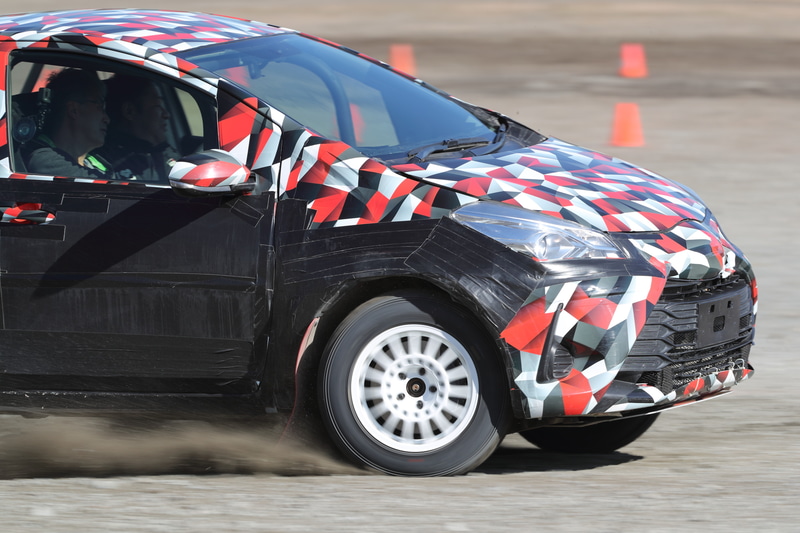 黒テープは艤装（ぎそう）というより、ダート走行によってボディが傷つかないよう配慮しているため