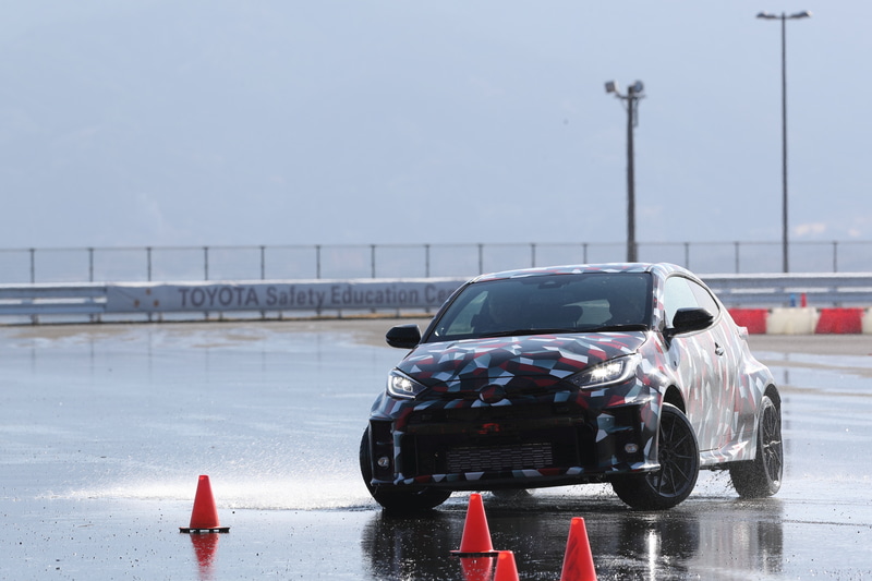 ウェット路面で、ノーマル、トラック、スポーツの4WDモードを試してみた