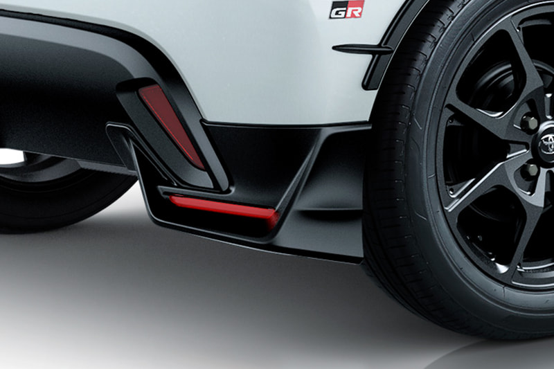 GR リアサイドスポイラー：3万1000円（税別）。ノーマルより66mmダウン。マッドガード装着車は取り付け不可