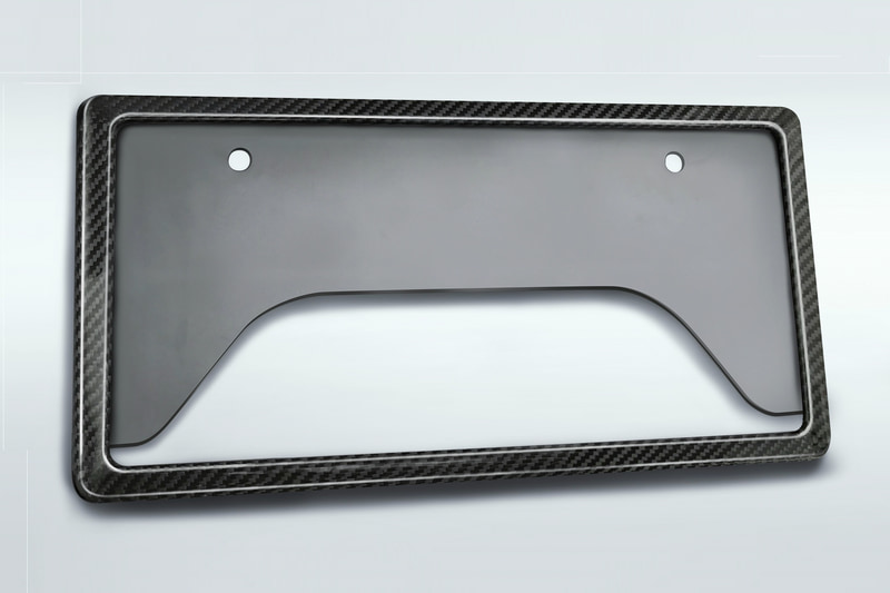 GR カーボンナンバーフレーム：1万8000円（税別）。フロントとリア共に装着可