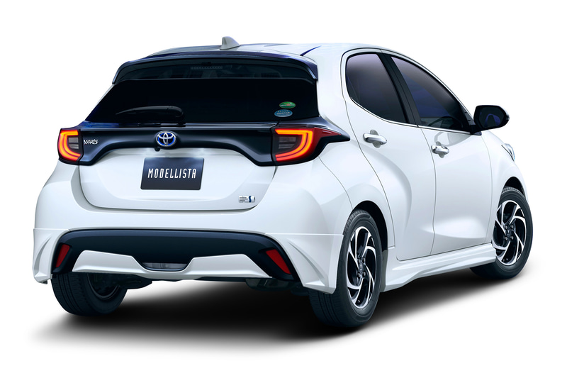 「MODELLISTA エアロパーツセット」を装着した新型ヤリスのリアビュー