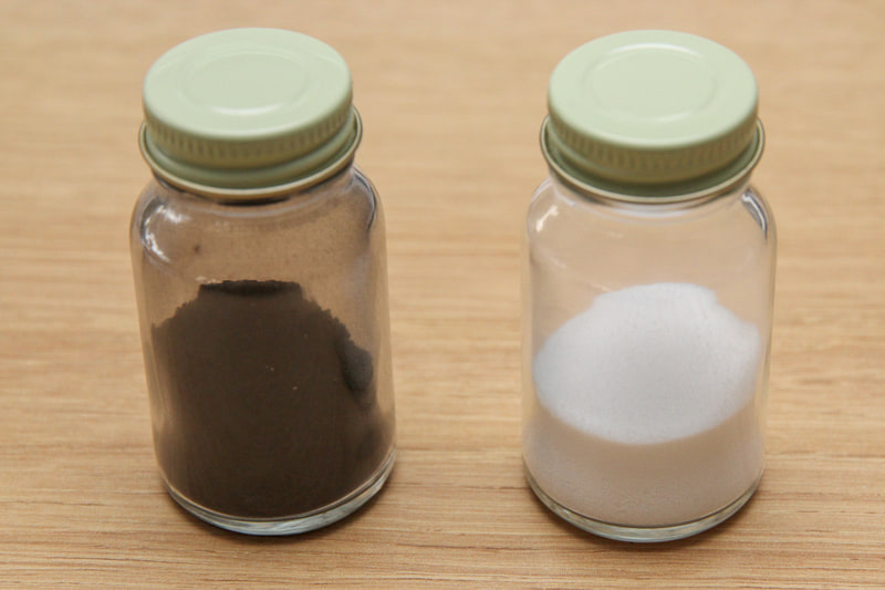 カーボンブラック（左）とシリカ（右）