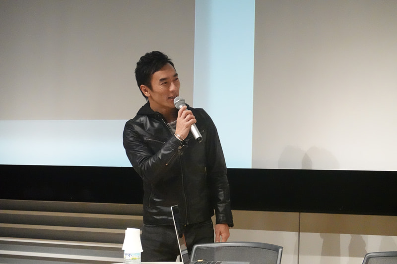 佐藤琢磨選手登場。1時間半の予定が、2時間半になるなど、盛りだくさんのトークショーだった