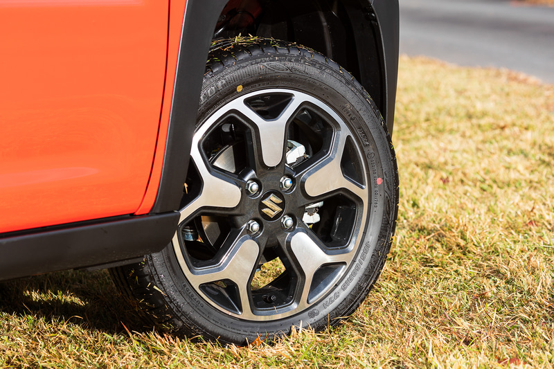 ハイブリッドXターボは15インチアルミホイールが標準。タイヤサイズは165/60R15