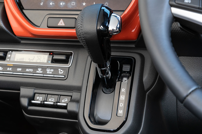 シフトはストレートゲートを持つタイプ