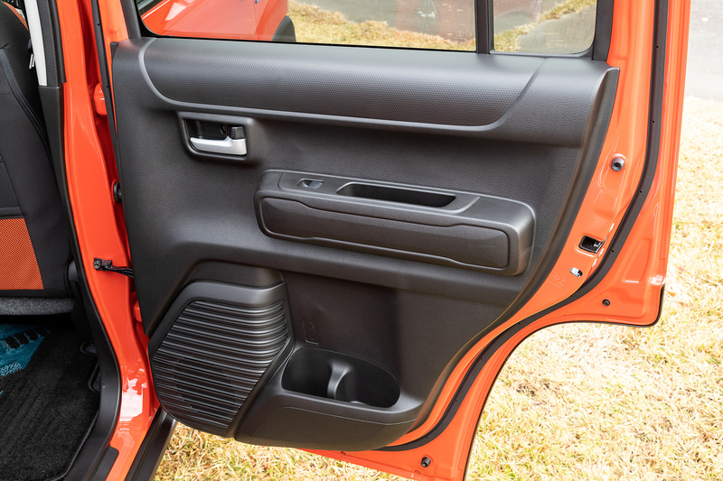 リアドアのドアトリム