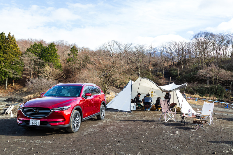 試乗会会場ではライフスタイルを提案する展示も。CX-8では750kg以下のキャンピングトレーラーなどをトーイング（けん引）することが可能