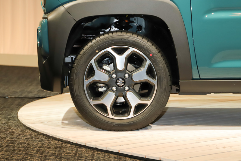 ハイブリッド X、ハイブリッド X ターボは15インチアルミホイールを装着。タイヤサイズは165/60R15