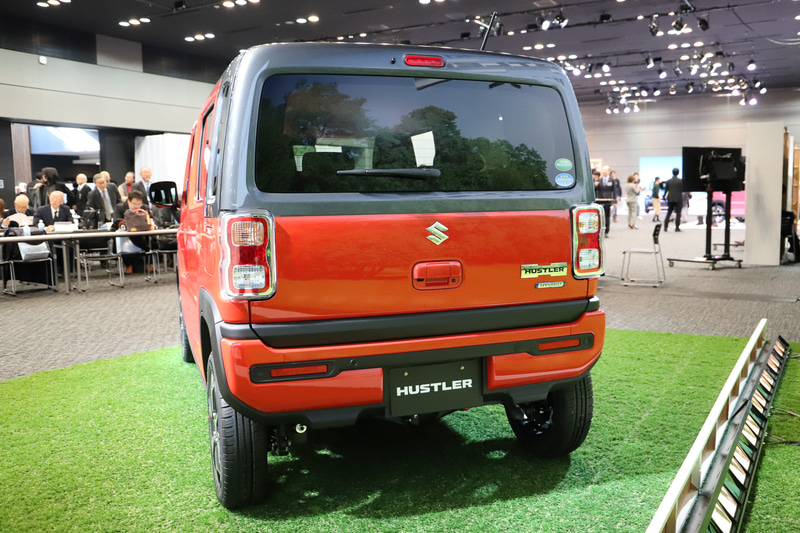 ボディサイズは3395×1475×1680mm（全長×全幅×全高）、ホイールベースは2460mm