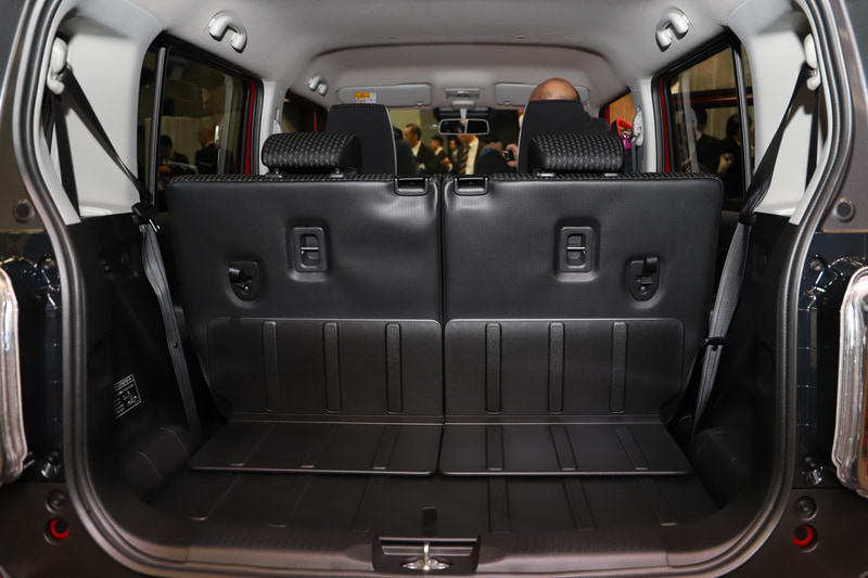 ラゲッジルームとラゲッジアンダーボックスは防水・防汚仕様