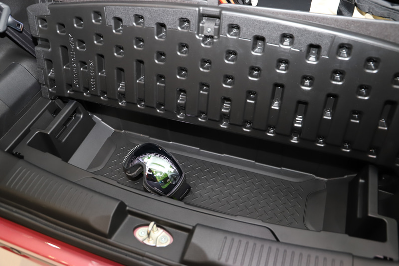 ラゲッジルームとラゲッジアンダーボックスは防水・防汚仕様