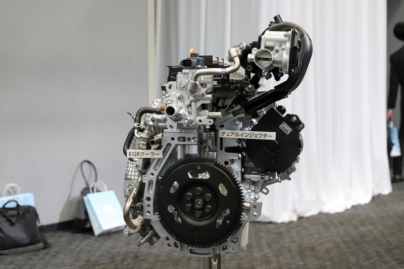 R06D型エンジンのカットモデル