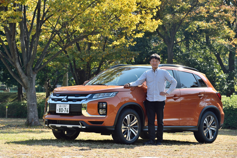 モータージャーナリストの岡本幸一郎氏が一部改良された「RVR」に試乗