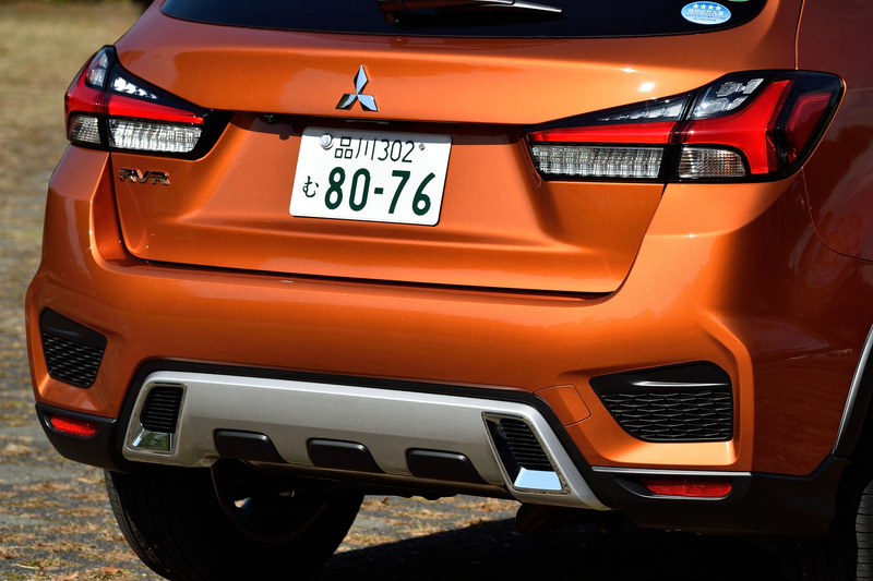 リアコンビネーションランプも内部のレイアウトを変更。T型のランプが横に広く発光することでワイド感、安定感を表現する