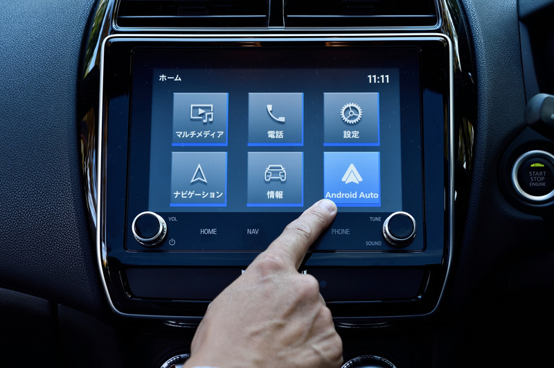 新たにメーカーオプション設定された「スマートフォン連携ナビゲーション」は「Android Auto」「Apple CarPlay」に対応。画面が7インチから8インチにサイズアップし、見やすく操作もしやすくなった