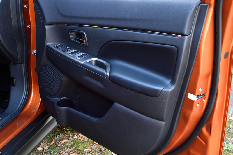 フロントドアトリム